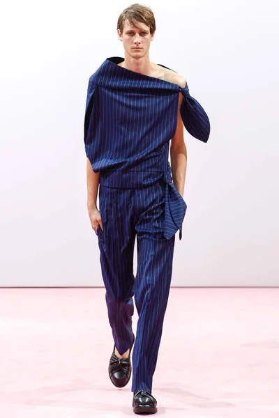 Look 19